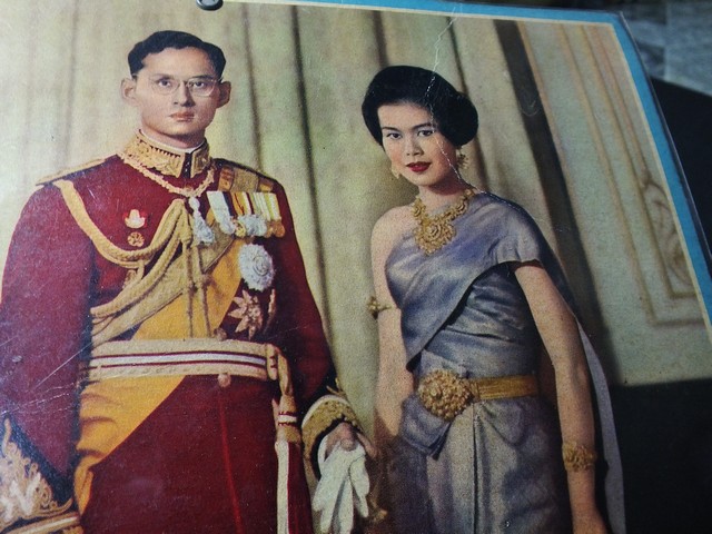 ภาพพิมพ์เก่า ในหลวงเเละพระราชินี ขนาด 19X27 ซม