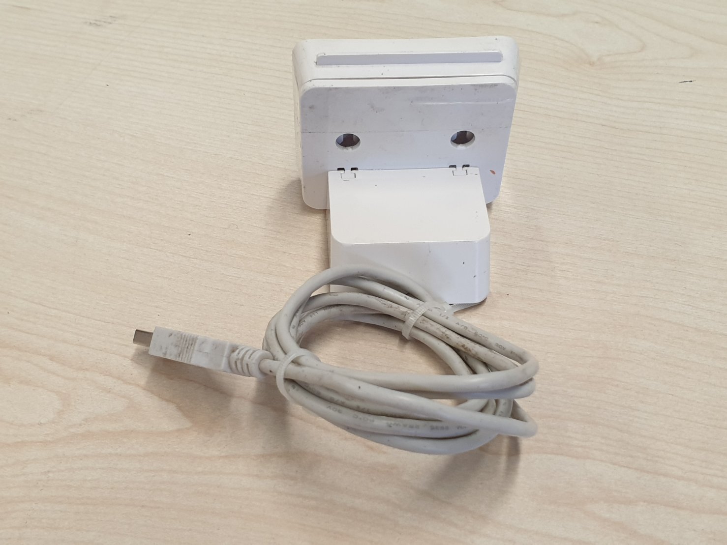 เครื่องอ่านและกรอกข้อมูลบัตรประชาชนอัตโนมัติ รุ่น TFK2700RB ขายตามสภาพ