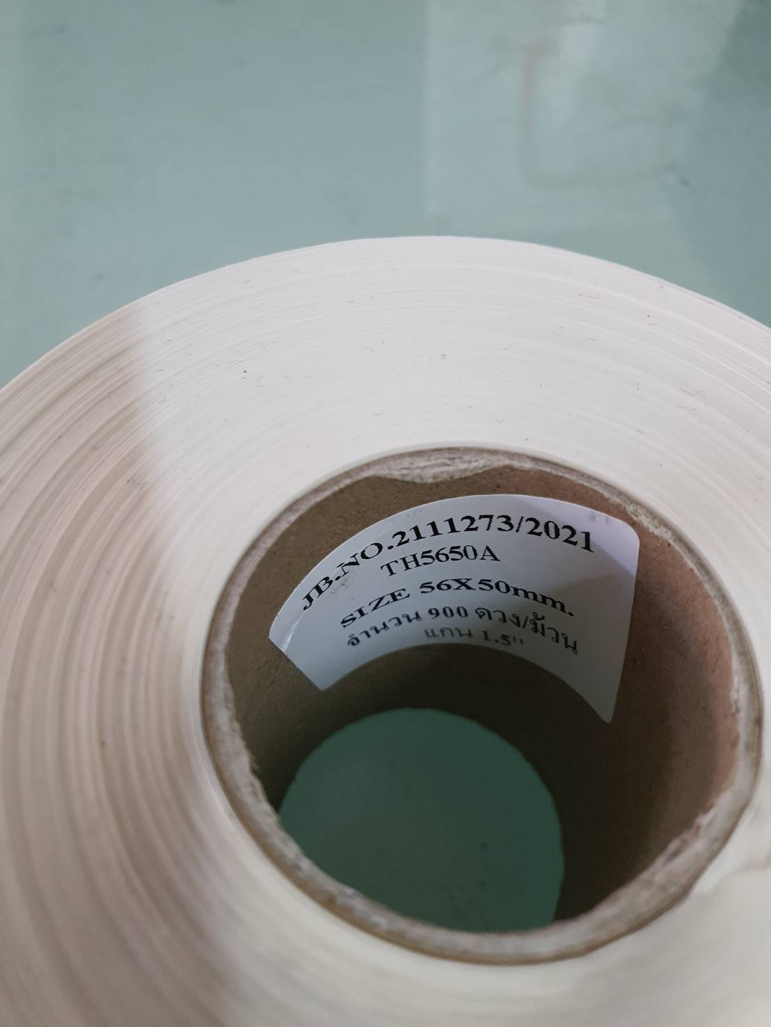 สติ๊กเกอร์เครื่องชั่ง 56x50 mm. แกน 1.5" 900ดวง/ม้วน