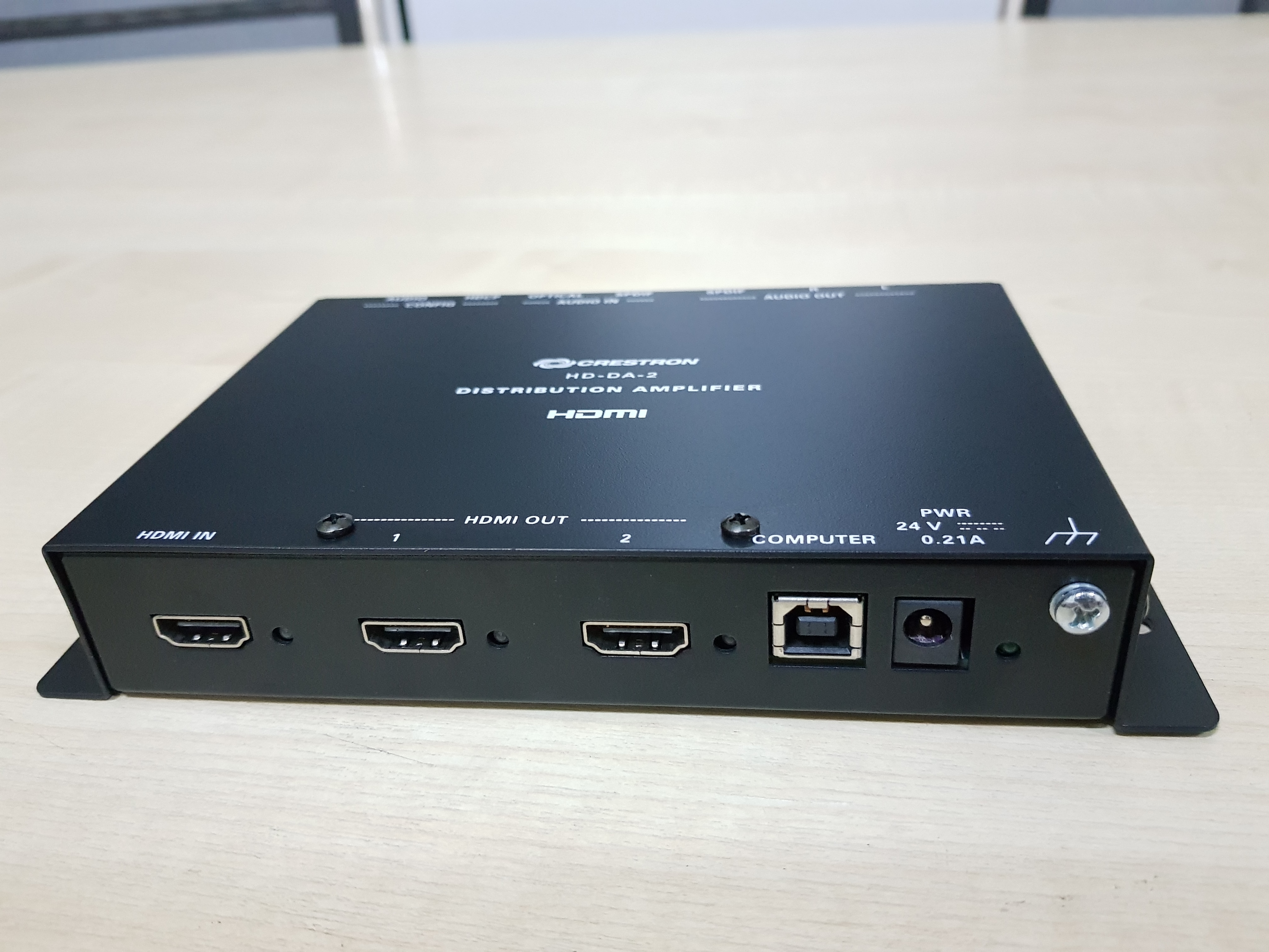 crestron HD-DA-2 แอมพลิฟายเออร์สำหรับเครื่องขยายเสียงกระจาย HDMI & 1-to-2