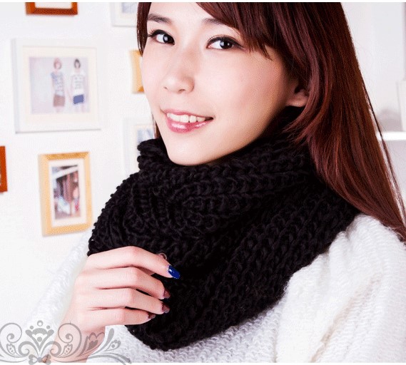 พร้อมส่ง - ผ้าพันคอไหมพรมกันหนาว NC120 (สีดำ)