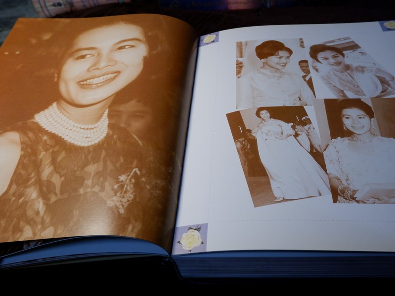 บันทึก "เป็น อยู่ คือ" สมเด็จพระนางเจ้าสิริกิติ์ พระบรมราชินีนาถ ปกเเข็ง