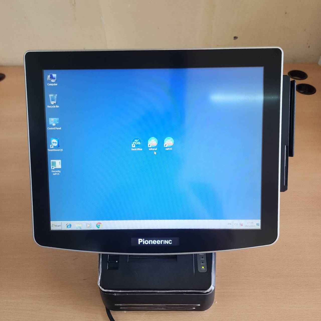 Pioneer Inc POS Cyprus หน้าจอสัมผัสขนาด 15 นิ้ว มือสอง