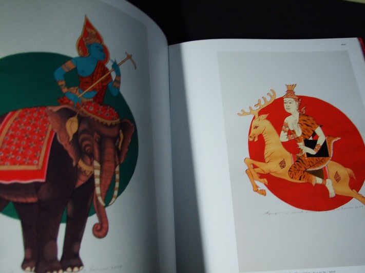 นิทรรศการ จากแสงเงาสู่ป่าหิมพานต์ และ ป่าหิมพานต์ตามพระราชเสาวนีย์ ของ อ.ปรีชา เถาทอง ปกแข็ง 2 เล่ม ปี 2548 (สอบถาม)