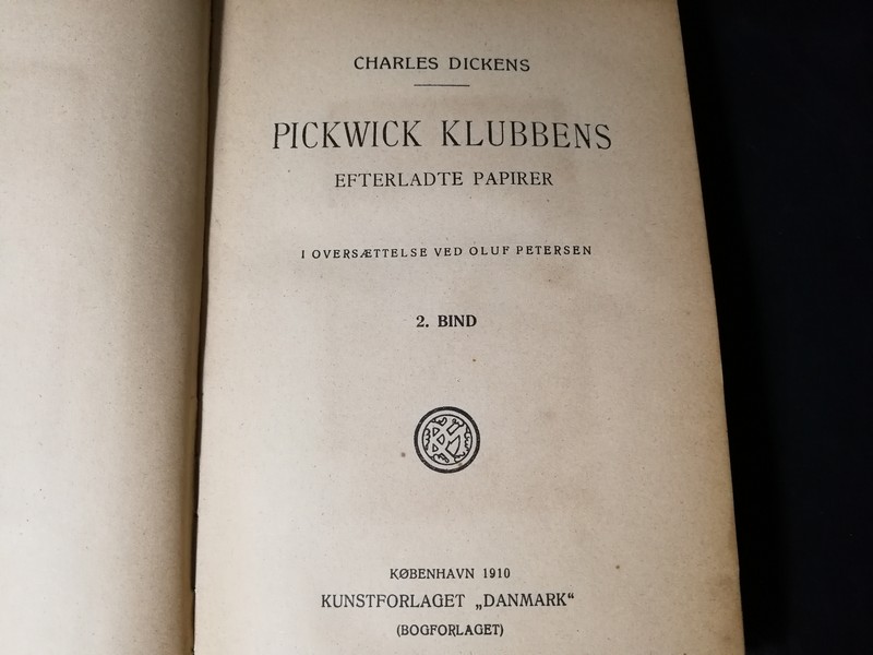 PICKWICK KLUBBEN BY CHARLES DICKENS ปกแข็งสันโค้ง 2 เล่ม หนารวม 731 หน้า