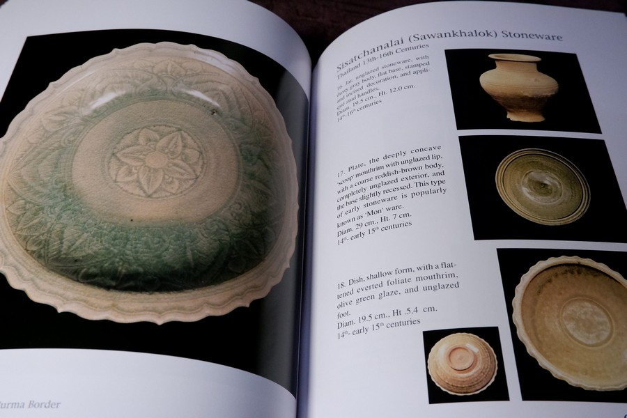 Ceramics from the Thai-Burma Border by Sumitr Pitiphat ปี 1992