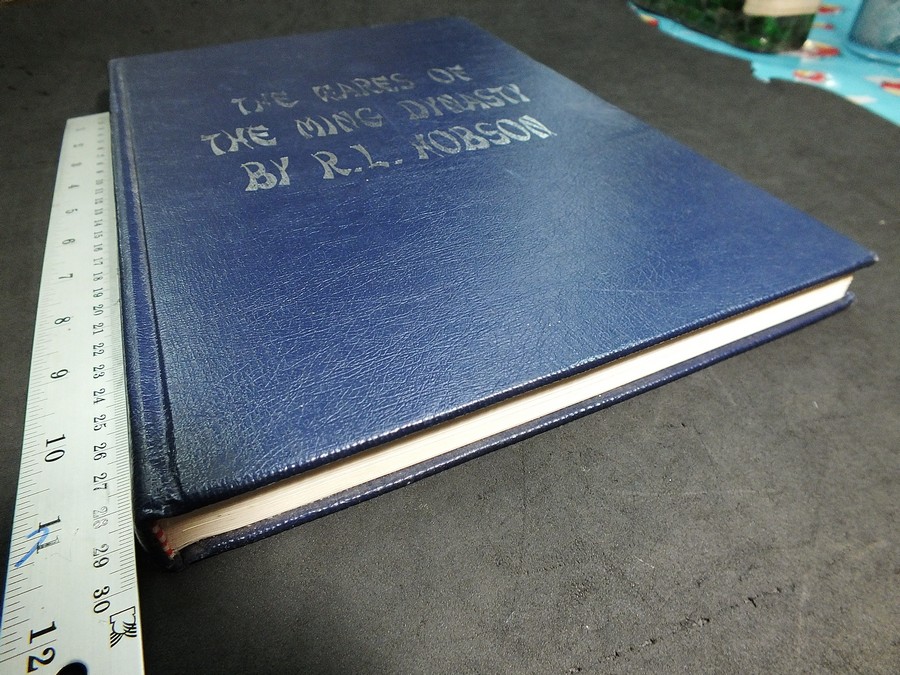 The Wares of The Ming Dynasty by R.L.Hobson ถอดความเป็นภาษาไทย โดย มัตตัญญู ปกแข็ง ปี 2523