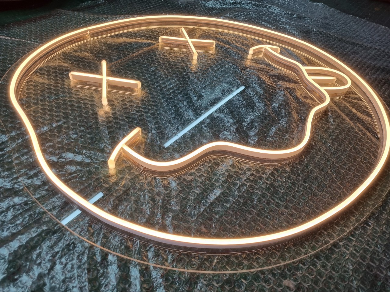 ไฟนีออน เฟค