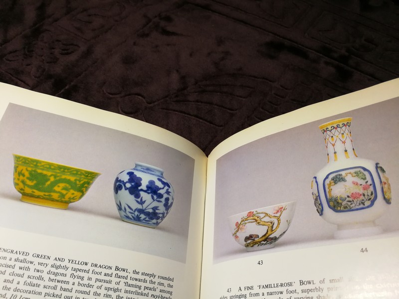 IMPORTANT CHINESE CERAMICS AND LACQUER by SOTHEBY (HONGKONG) พิมพ์ปี 1982
