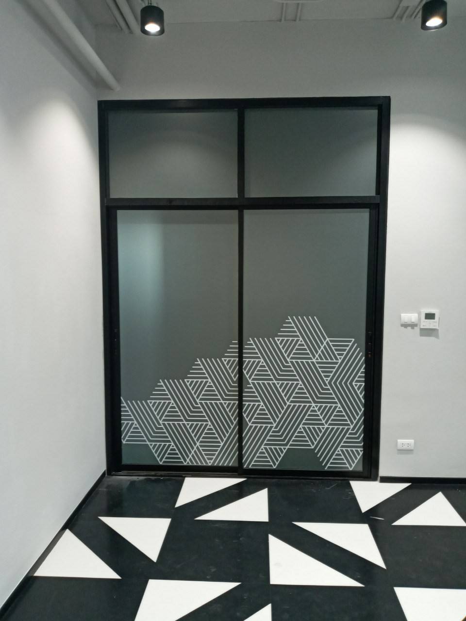 รับงานติดสติกเกอร์ฝ้าทุกชนิด #ฝ้าติดกระจกสำนักงาน