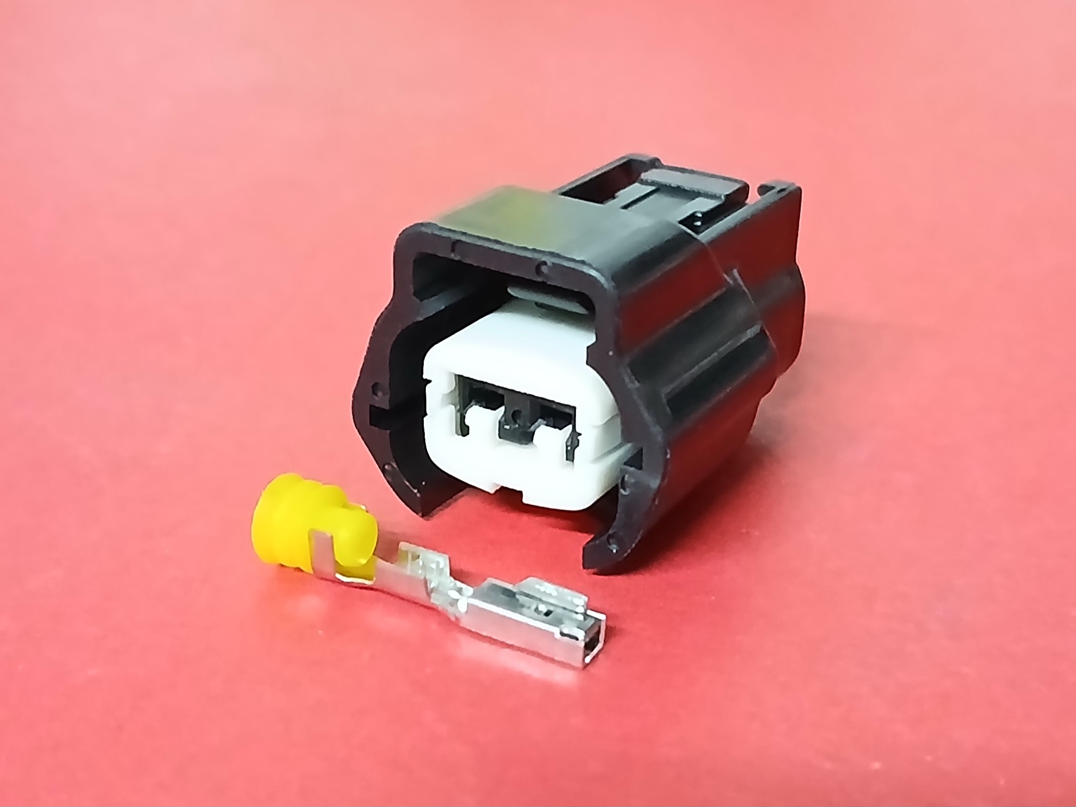2 พิน ดำ Fuel Injector Nissan ร่องเยื้อง #0773