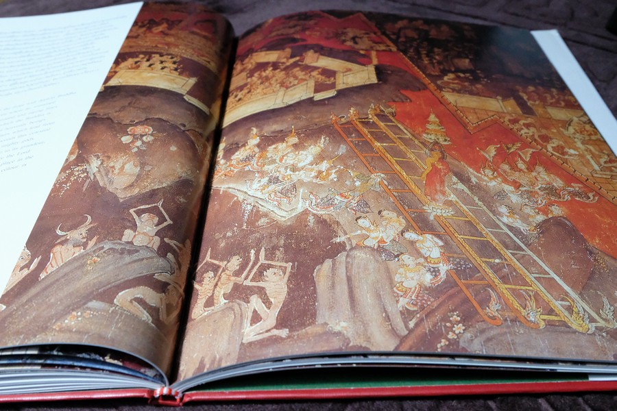 จิตรกรรมฝาผนังหนึ่งในสยาม โดย น.ณ ปากน้ำ สำนักพิมพ์เมืองโบราณ ปกแข็ง ปี 2544 (สภาพดี-สวยสมบูรณ์)