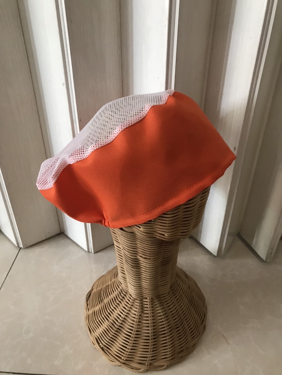 หมวกแม่ครัวตาข่ายบนแบบไม่มีแก๊ป