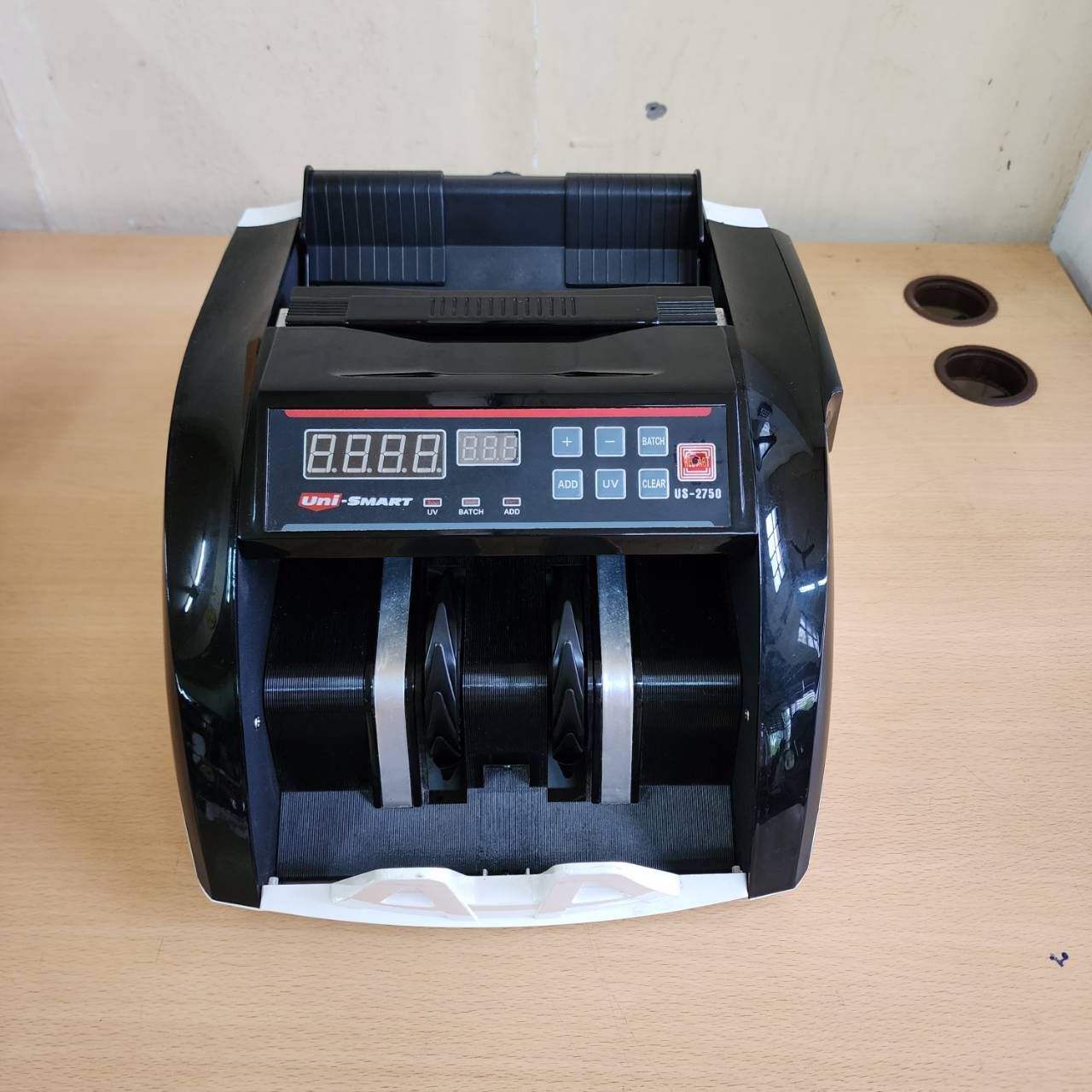 เครื่องตรวจสอบและนับธนบัตร Uni-Smart: US-2750 มือสอง