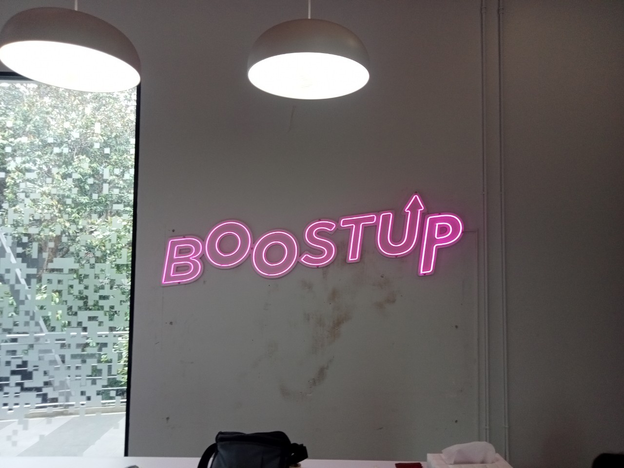 ไฟนีออน เฟค