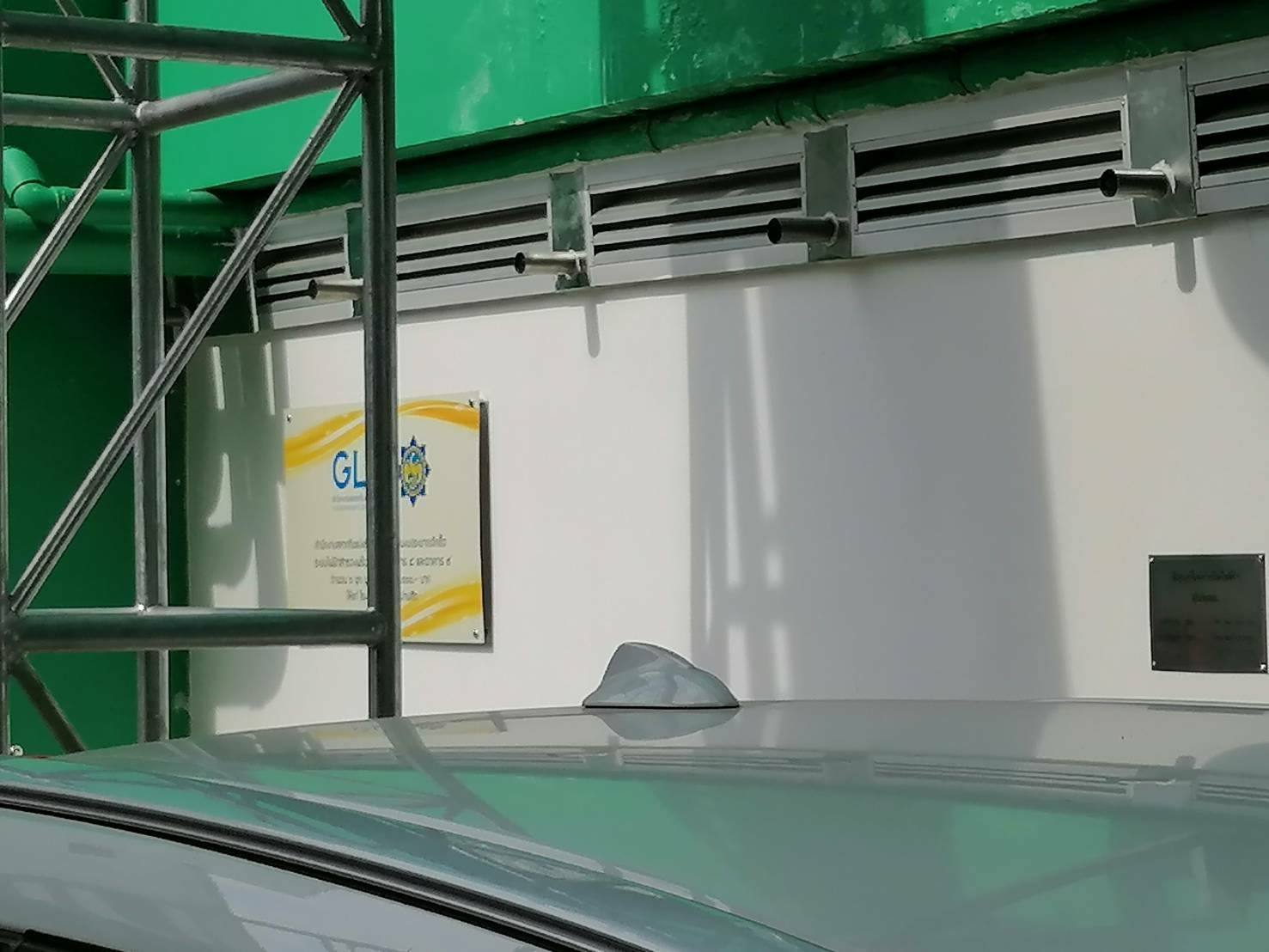 ป้ายสแตนเลส ติดด้วยงานสติ๊กเกอร์สกรีนยูวี สีสวย คมชัด #ป้ายโครงการระบบไฟฟ้าสำรอง สำนักงานสลากกินแบ่งรัฐบาล สนับสนุนงบประมาณ ติดตั้งที่ โรงพยาบาลทหารผ่านศึก