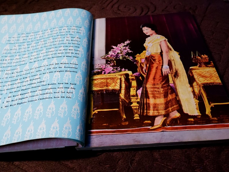 ประมวลภาพพระบรมฉายาลักษณ์ สมเด็จพระนางเจ้าสิริกิติ์ พระบรมราชินีนาถ ปกแข็ง พิมพ์ ปี 2514 (Pre-Order สอบถาม)