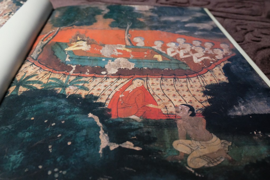 จิตรกรรมฝาผนัง พระที่นั่งพุทไธสวรรค์ โดย เมืองโบราณ ปกเเข็ง ปี 2526