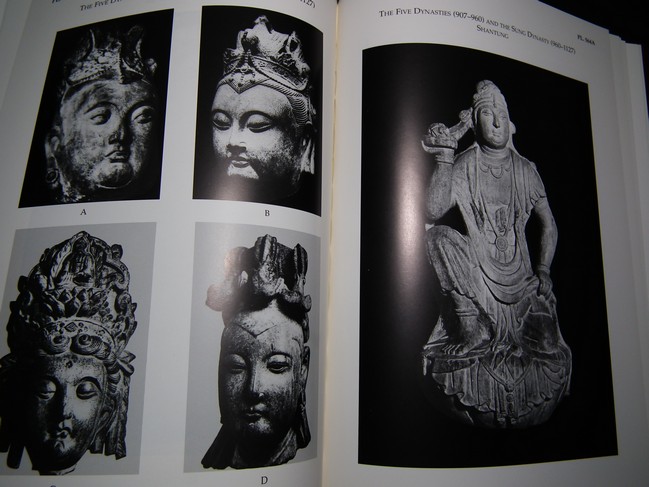 Chinese sculpture from 5 th -14 th century by Osvald Sirén ชุด 2 เล่ม ปกแข็ง 2 เล่ม บรรจุกล่อง ปี 1998