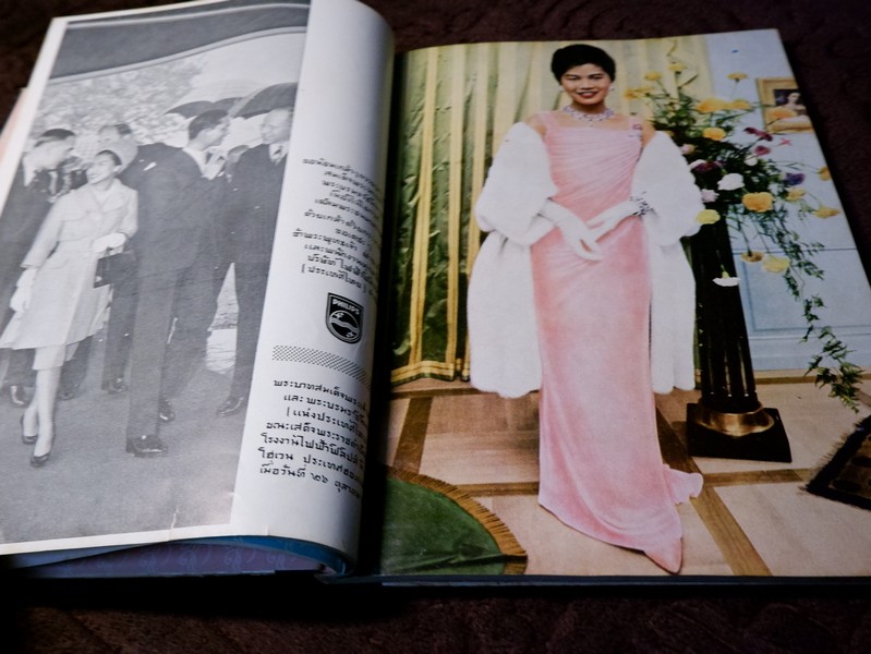 ประมวลภาพพระบรมฉายาลักษณ์ สมเด็จพระนางเจ้าสิริกิติ์ พระบรมราชินีนาถ ปกแข็ง พิมพ์ ปี 2514 (Pre-Order สอบถาม)