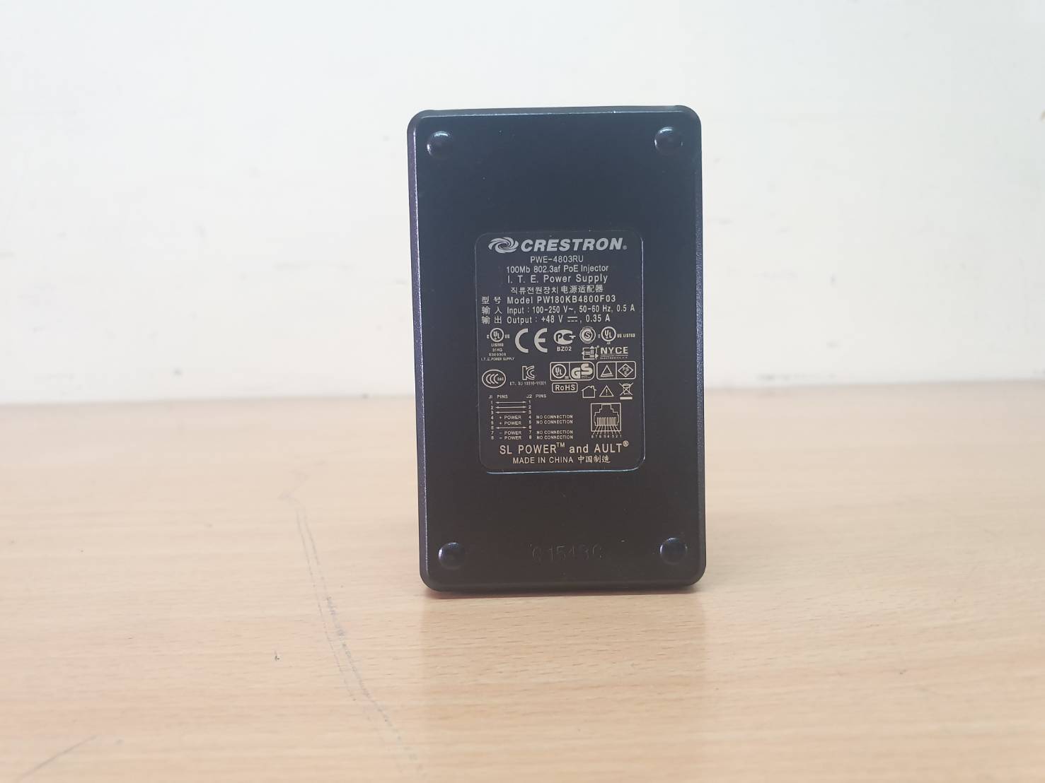 Crestron PWE-4803RU PoE จ่ายกระแสไฟฟ้าผ่านหัวฉีดอีเธอร์เน็ต