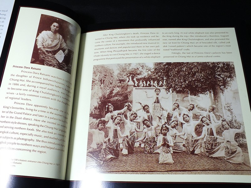 LANNA STYLE: ART & DESIGN OF NORTHERN THAILAND by Ping Amranand-William Warren ปกแข็ง ปี 2001
