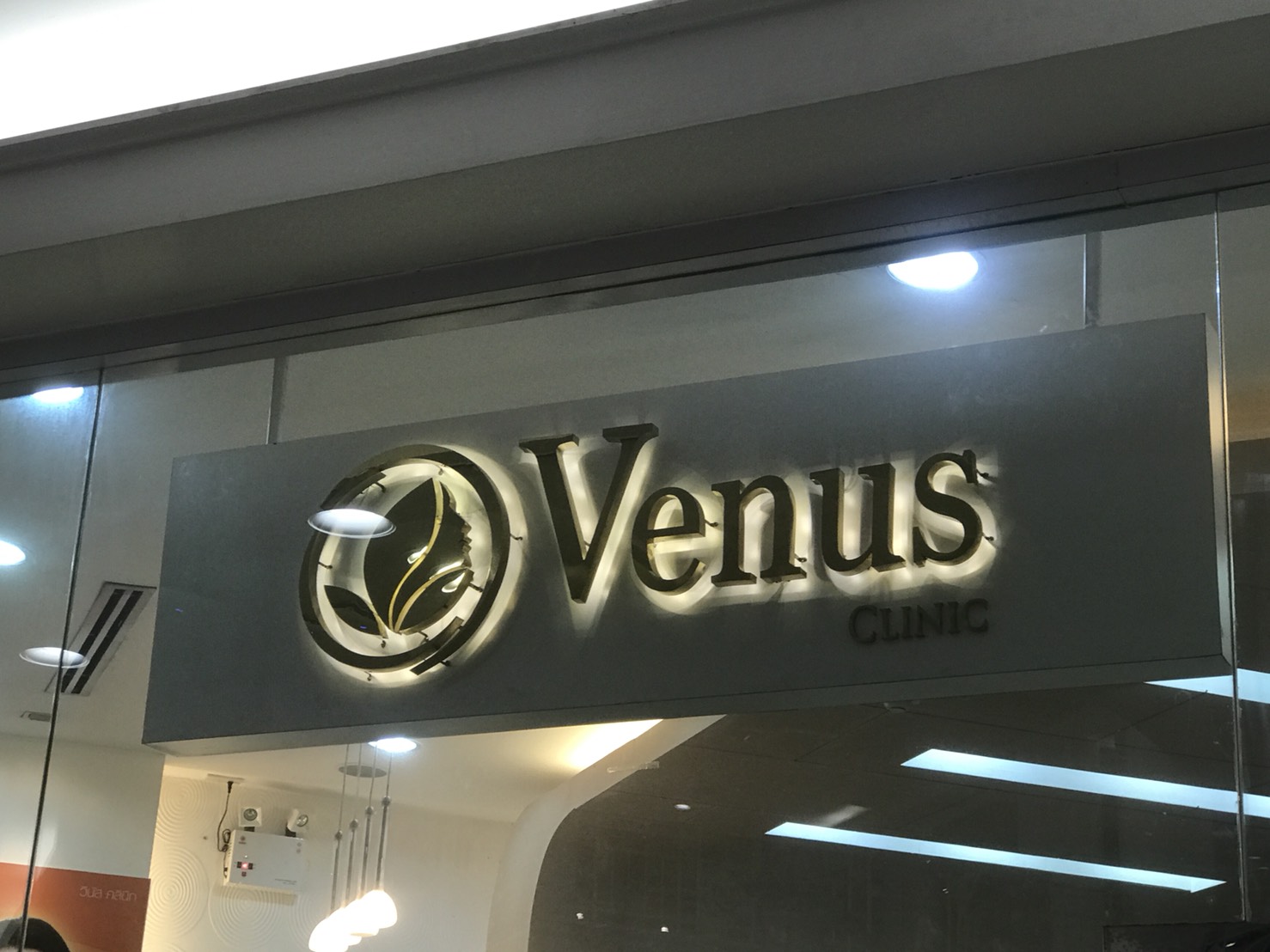 สแตนเลสหน้าทอง ติดไฟออกหลัง ร้าน #Venus