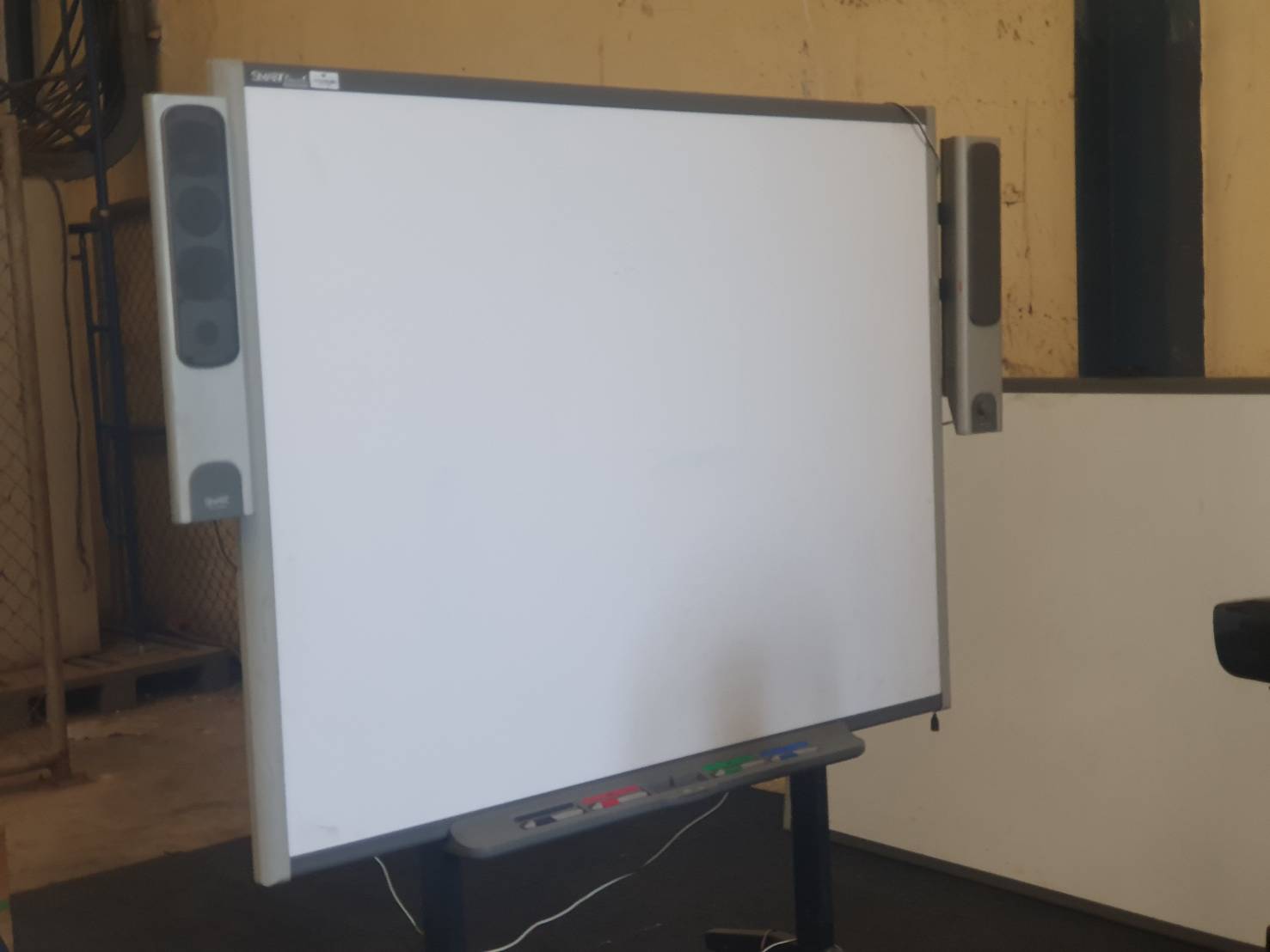 SMART Board SB680 77" Interactive Whiteboard