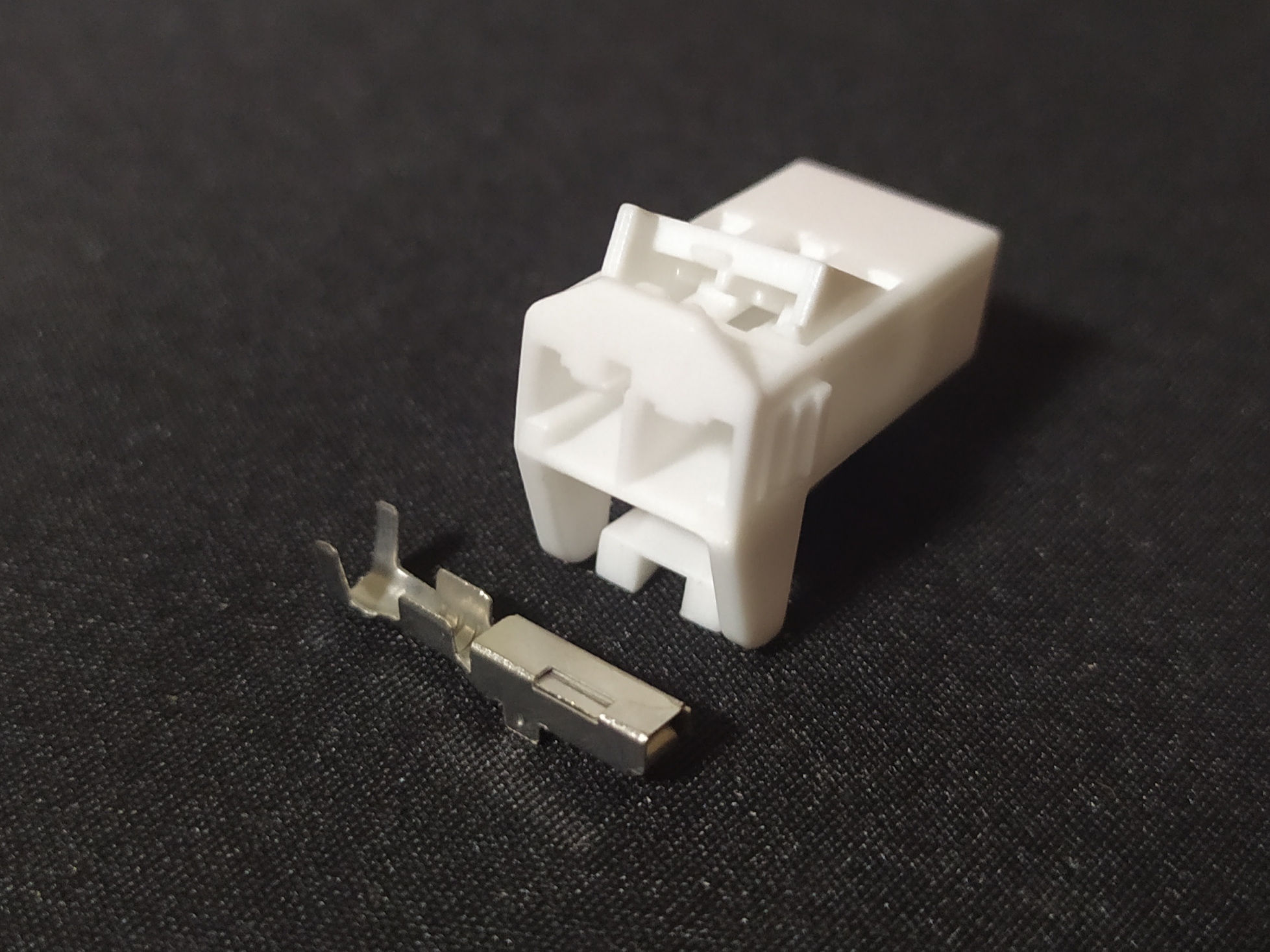 2 พิน ขาว 2.3 #1248