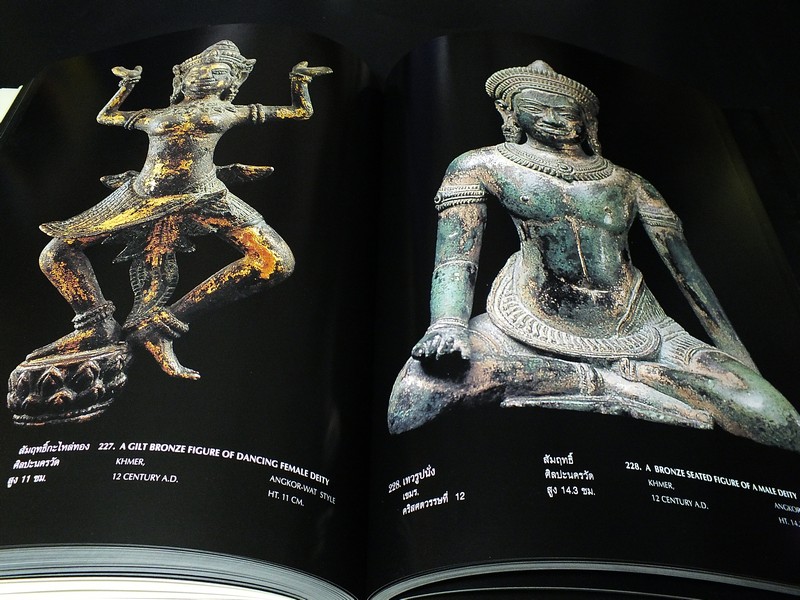 พระพุทธรูปเเละเทวรูปชิ้นเยี่ยม โดย พล.ต.อ.สนอง วัฒนวรางกูร ปกแข็ง ปี 2546 (Pre-Order สอบถาม)