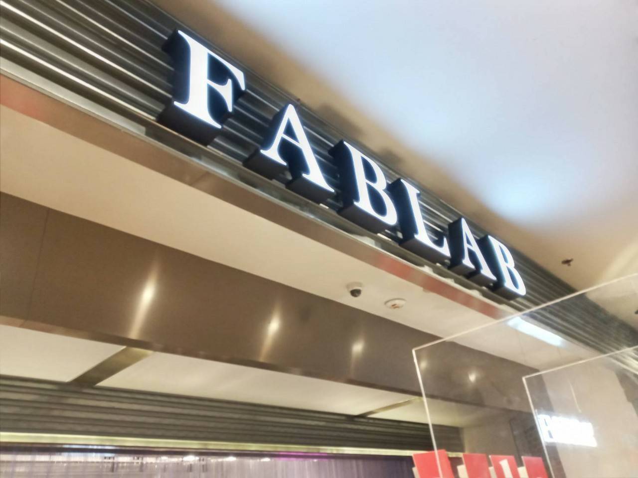 งานผลิตและติดตั้งป้ายกล่องไฟ FABLAB