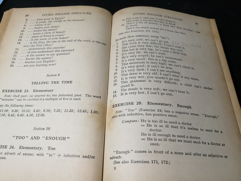 LIVING ENGLISH STRUCTURE PRACTICE BOOK FOR FOREIGN STUDENTS AND KEY BY W.STANNARD ALLEN ปกแข็ง ปี 1957