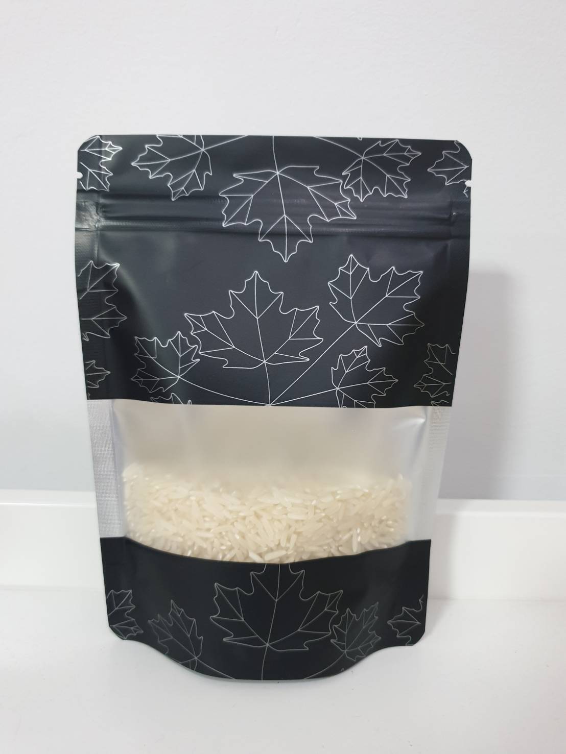 ถุงฟอยล์สีลายใบเมเปิ้ล หน้าต่างใส ซิปล็อคตั้งได้ (เมทัลไลท์)