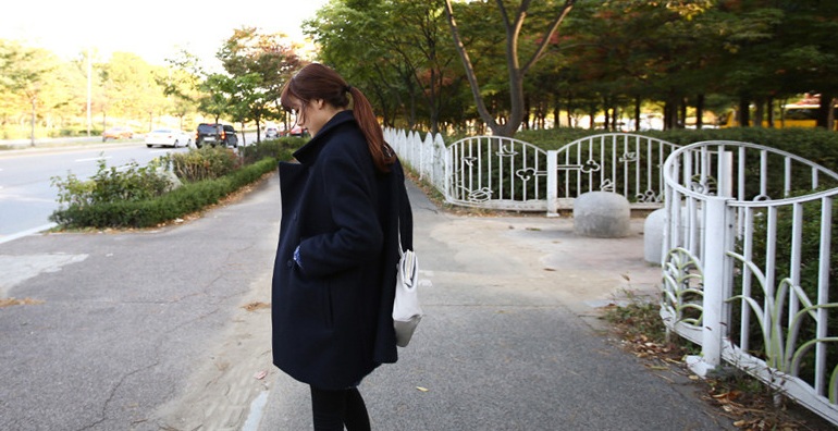 พรีออเดอร์ - เสื้อโค้ทผ้าวูลกันหนาว Pre - CT636 (สีกรม)