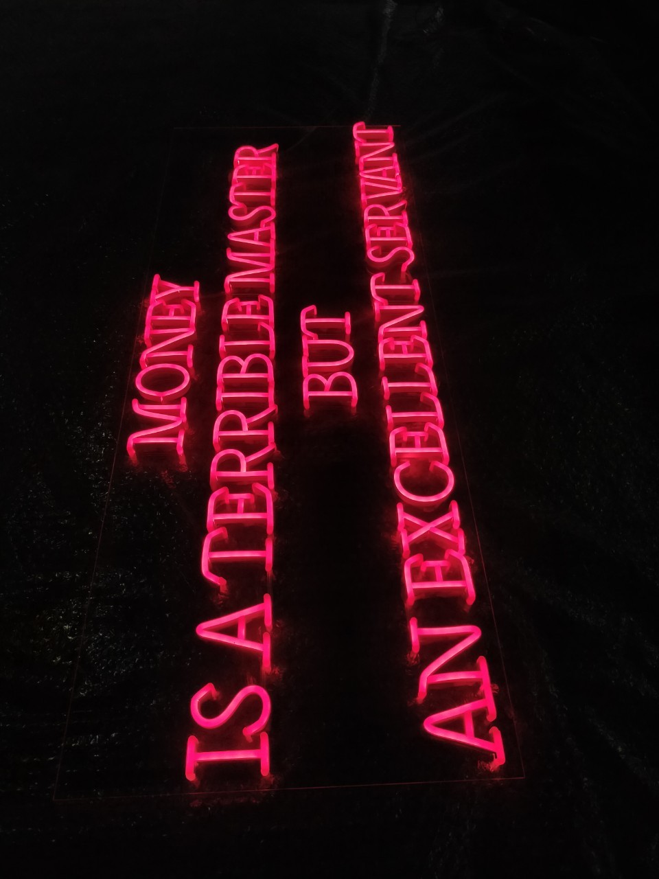 ไฟนีออน เฟค