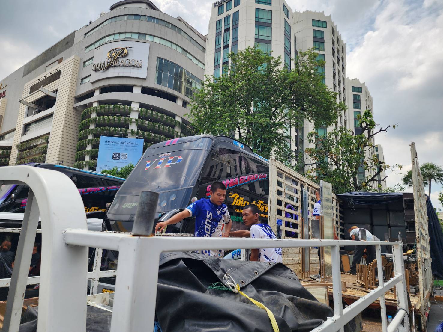 รับซื้อ รับประมูล @Siam Paragon