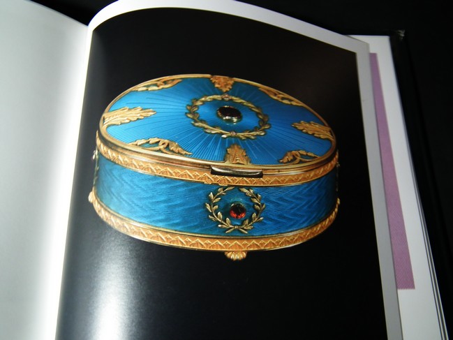 ฟาเเบร์เช่ Faberge’ (ศิลปะวัตถุชุดของใช้ส่วนพระองค์ ใน ร.5) ปกแข็ง
