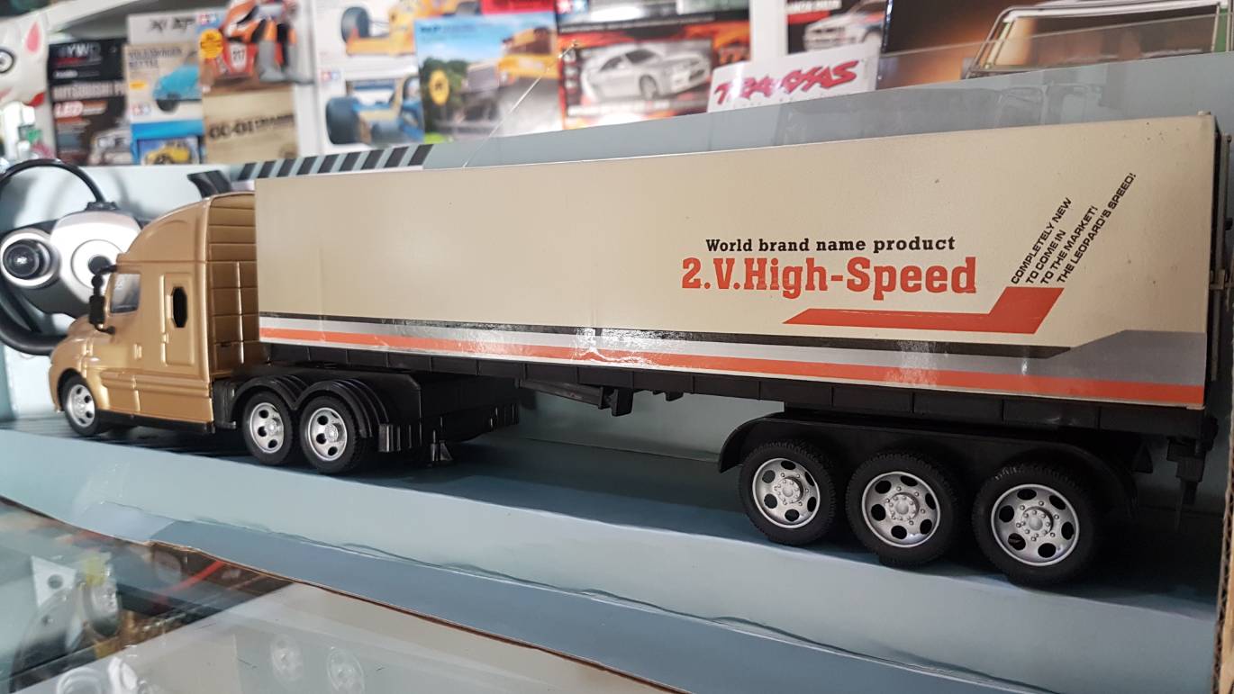 รถหัวลากพร้อมตู้คอนเทนเนอร์ บังคับวิทยุ