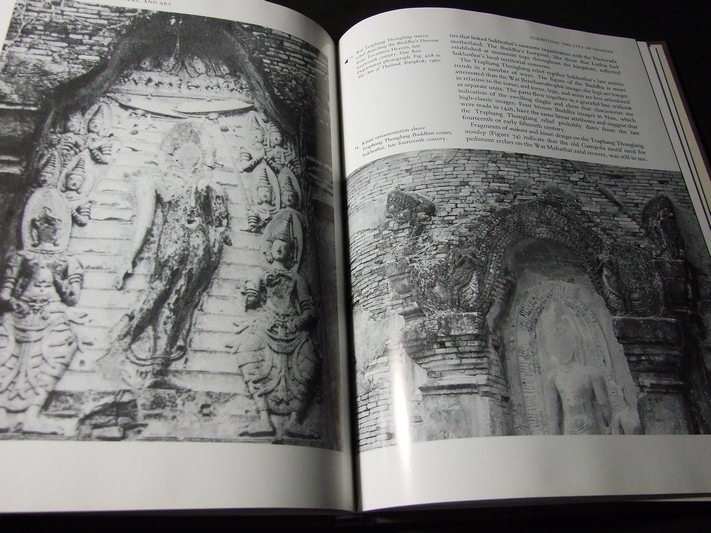 Sukhothai Its history Culture and Art by Betty gosling (Oxford University Press ) ปกแข็ง ปี 1991