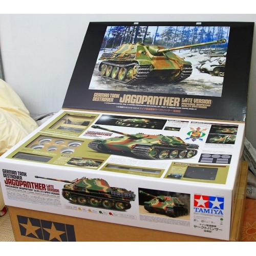 German Destroyer Tank Jagdpanther Late Version (Full-Option Kit)