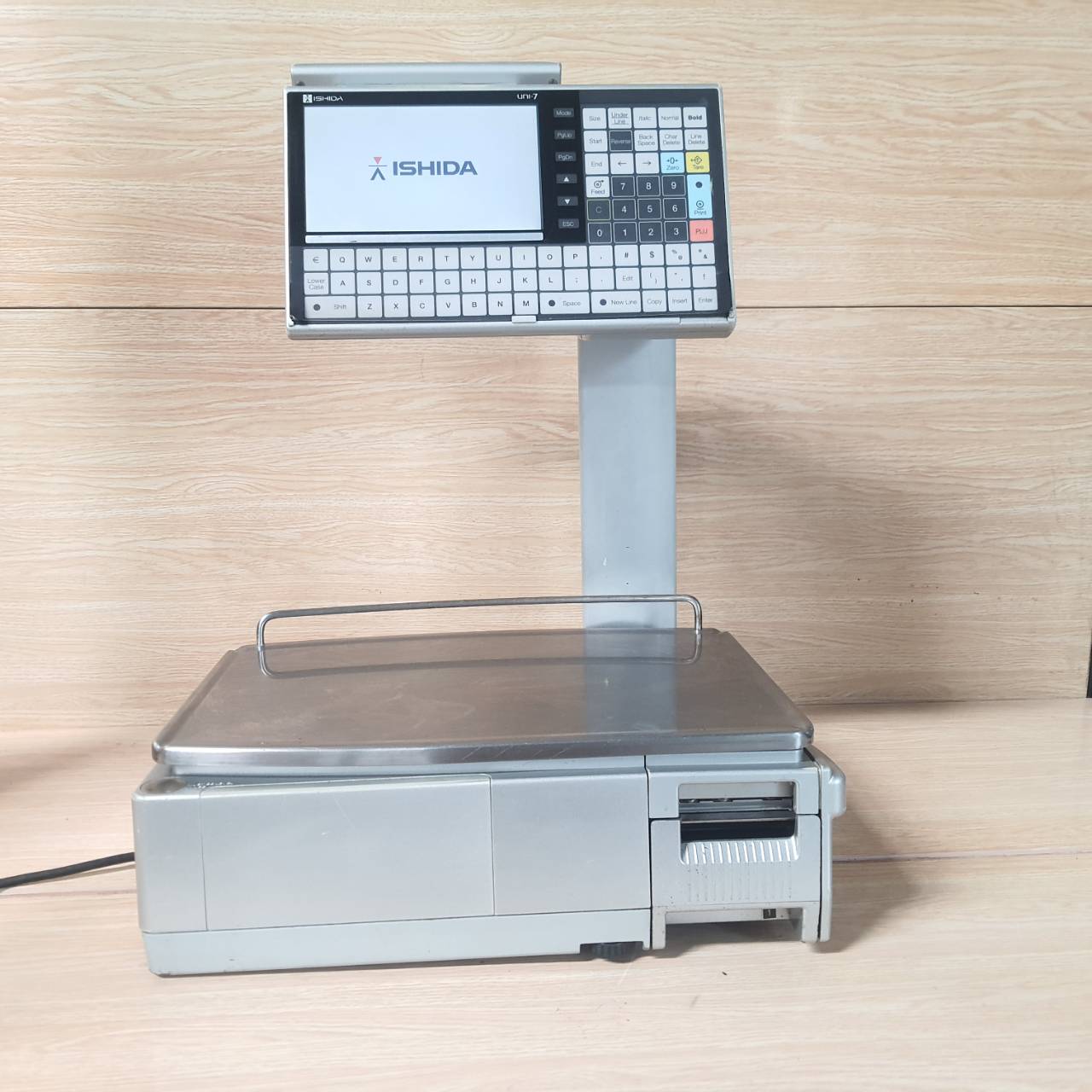 เครื่องชั่งผลไม้ อาหารสด ปริ้นสติ๊กเกอร์ในตัว ISHIDA รุ่น UNI-7(15kg) มือสอง
