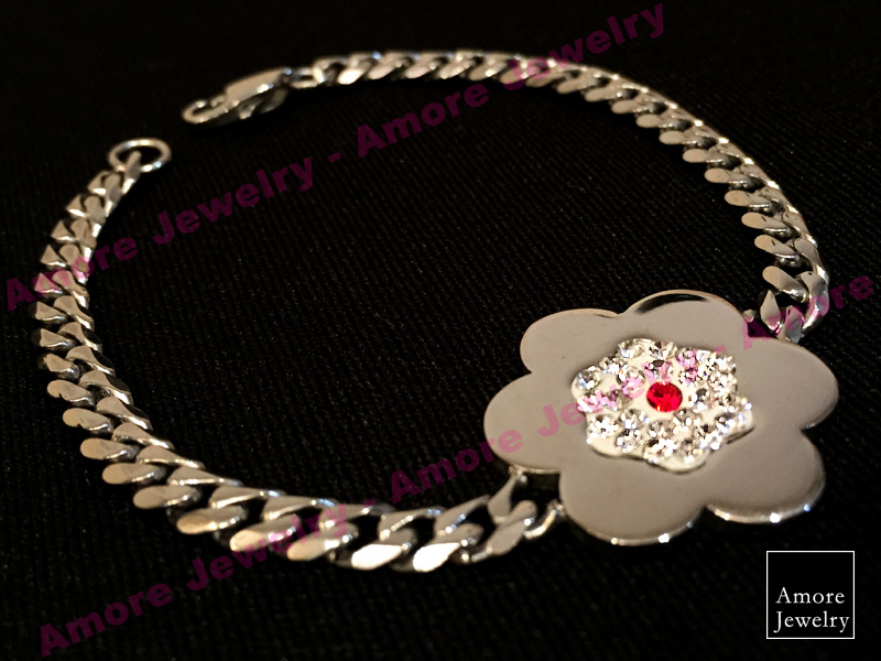 Bracelet with Crystal in Flower Shape - สร้อยข้อมือประดับคริสตัลรูปดอกไม้