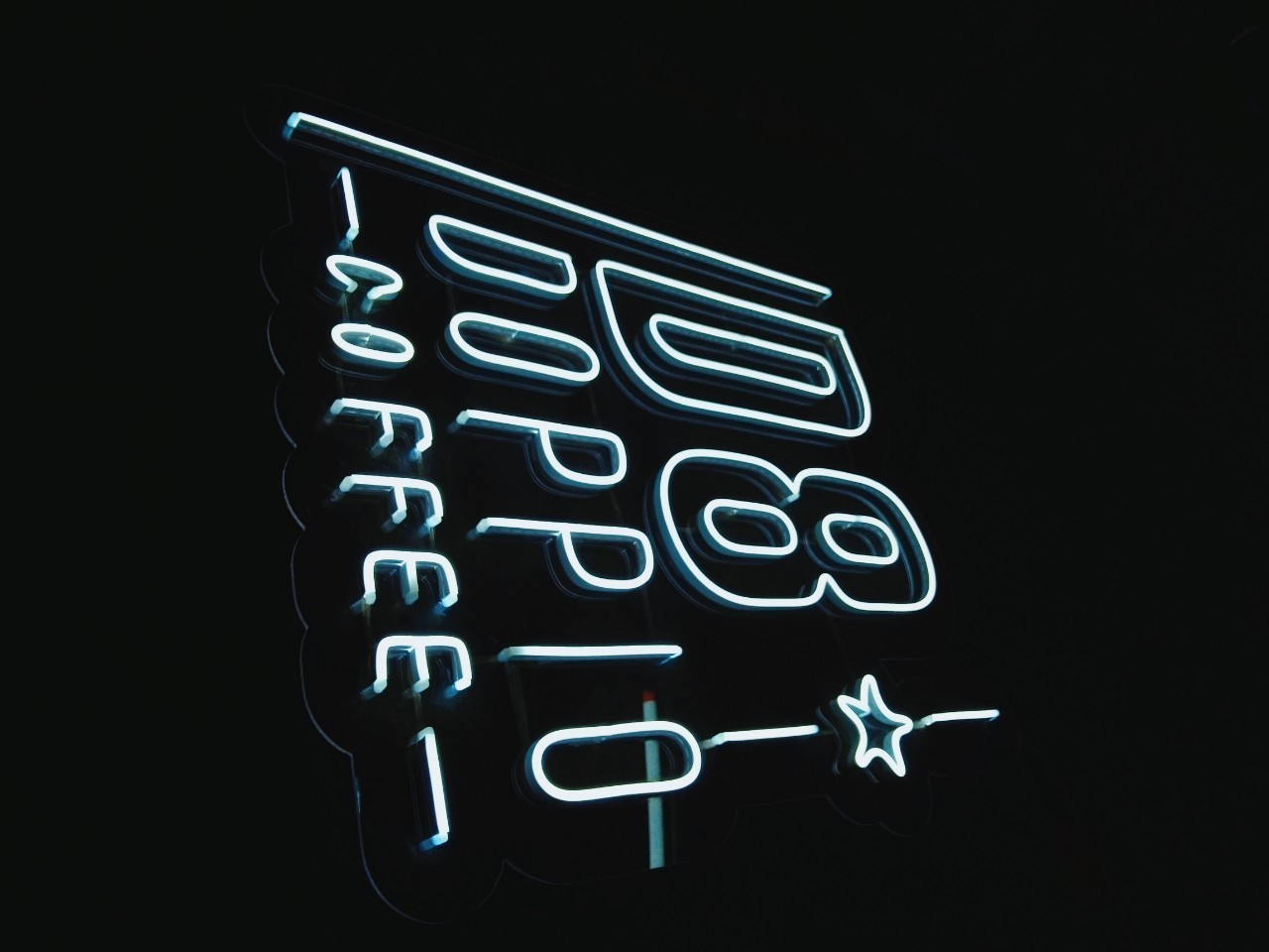 ป้ายไฟนีออน LED อะคริลิคใสรองหลัง