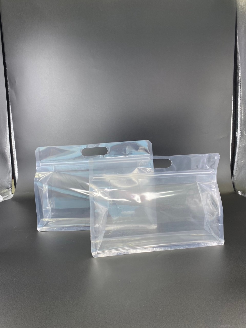ถุงพลาสติกใสซิปหูหิ้ว ฐานเรียบ