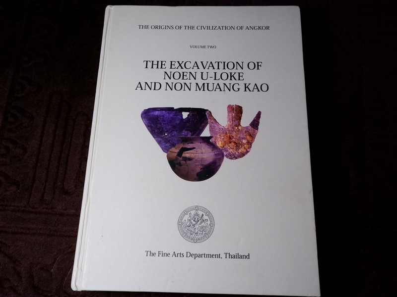 The Excavation of Noen U-Loke and Non Muang Kao (volume two) Charles Higham, Rachanie Thosarat Thai Fine Arts Department