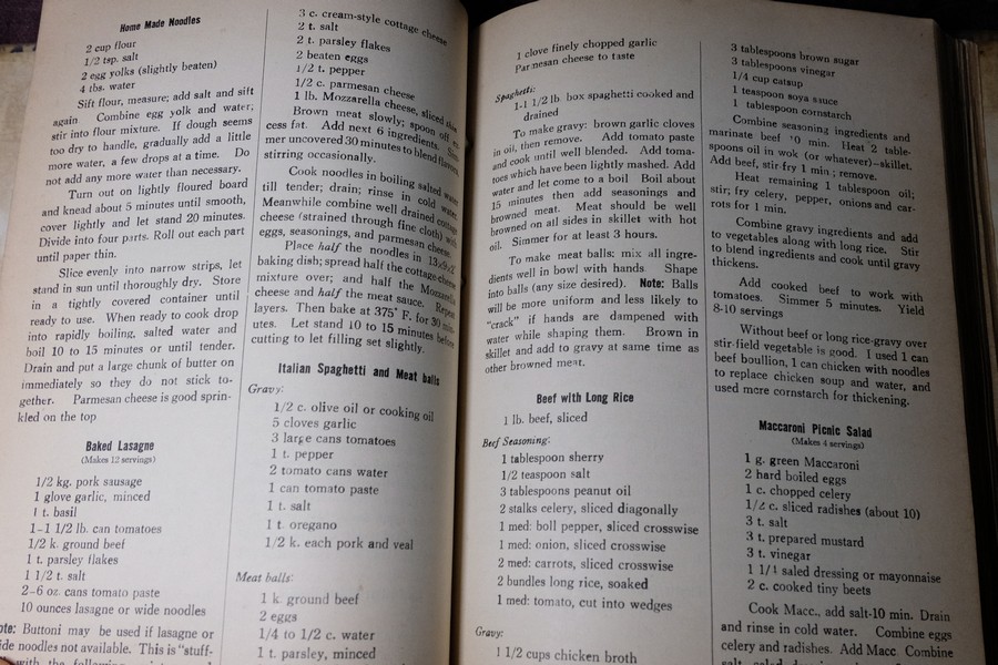 ตำรากับข้าว YWCA COOK BOOK ปกแข็ง 430 หน้า พิมพ์ปี 2510 (สอบถาม)