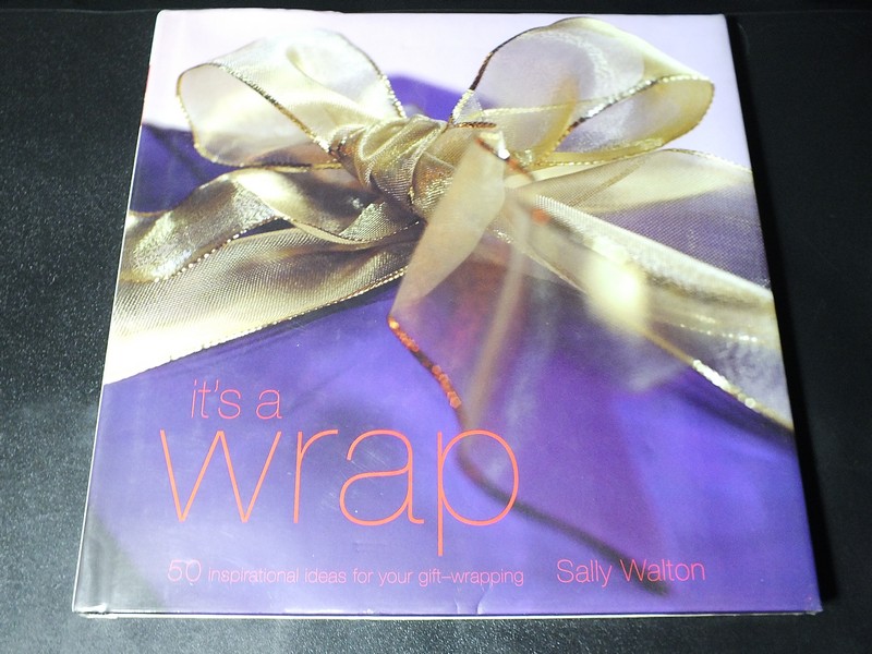 it's a Wrap 50 inspirational ideas for your gift-wrapping by Sally Walton ปกแข็ง ปี 2001