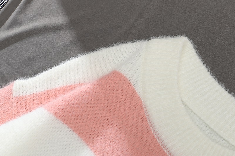 พร้อมส่ง - เสื้อไหมพรมลายขวางคอกลม ST219 (สีชมพู)