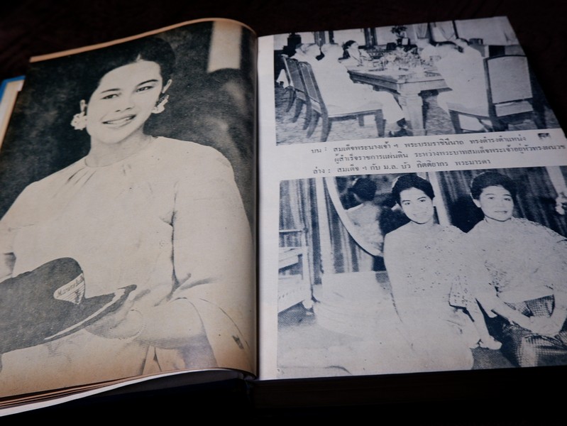 สมเด็จพระนางเจ้าสิริกิติ์ พระบรมราชินีนาถ โดย กองบรรณาธิการ หนังสือพิมพ์เสรีรัฐ ปกเเข็ง