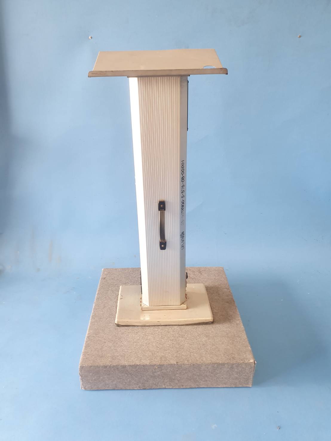 ขายสแตนโพเดี้ยมแบบเคลื่อนย้ายได้ มีลำโพงและขยายในตัว มีแบตเตอรี่สามารถนำขึ้นรถไปประกาศหาเสียงได้ ของนอกเสียงดี ราคา 7000 บาท